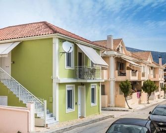 Night Flower - Argostoli - Edificio