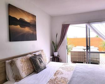 Alice House - New Lynn - Bedroom