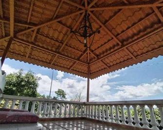 Villa Mango! a 10 Minutos del Centro de Grecia - Grecia - Balcón