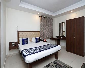 OYO 12270 Hotel Shobla Royale - Kullu - Schlafzimmer