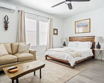 Retro Studio Huge Shower 3min-asian Dist - Oklahoma City - Chambre