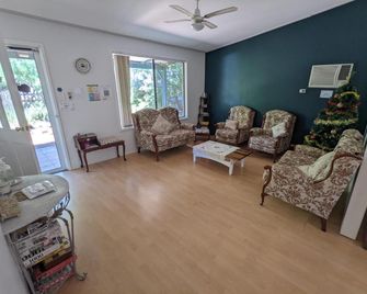 The Cottage on George Street - North Dandalup - Sala de estar