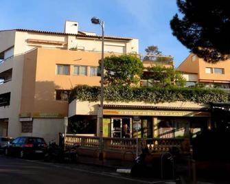 Large studio, 40 m2 - Antibes - Building