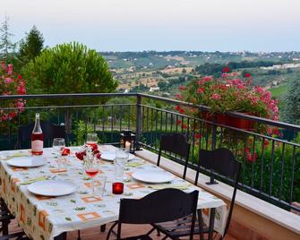 Fully restored country villa with pool set in private gardens - Castel Frentano - Balcony