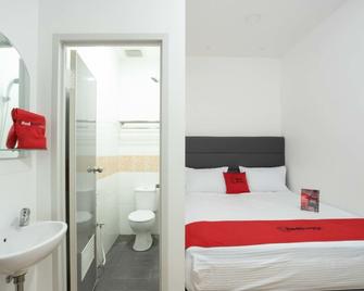 RedDoorz Plus @ Danau Sunter Utara - Jacarta - Quarto