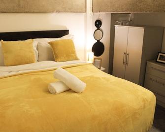 Modern Luxury Serviced Duplex Apartments - West Bromwich - Bedroom