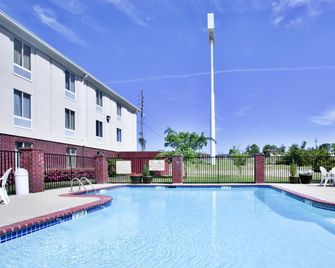 Comfort Inn and Suites Ruston-East - Ruston - Pool