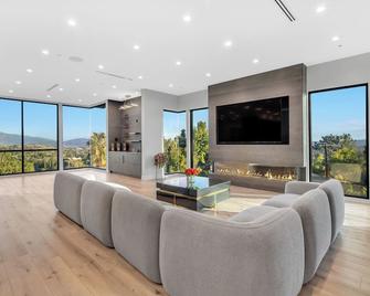 Ultra-Luxury 5000 Sf Oasis - Infinity Pool, Spa & Serene Views - Los Angeles