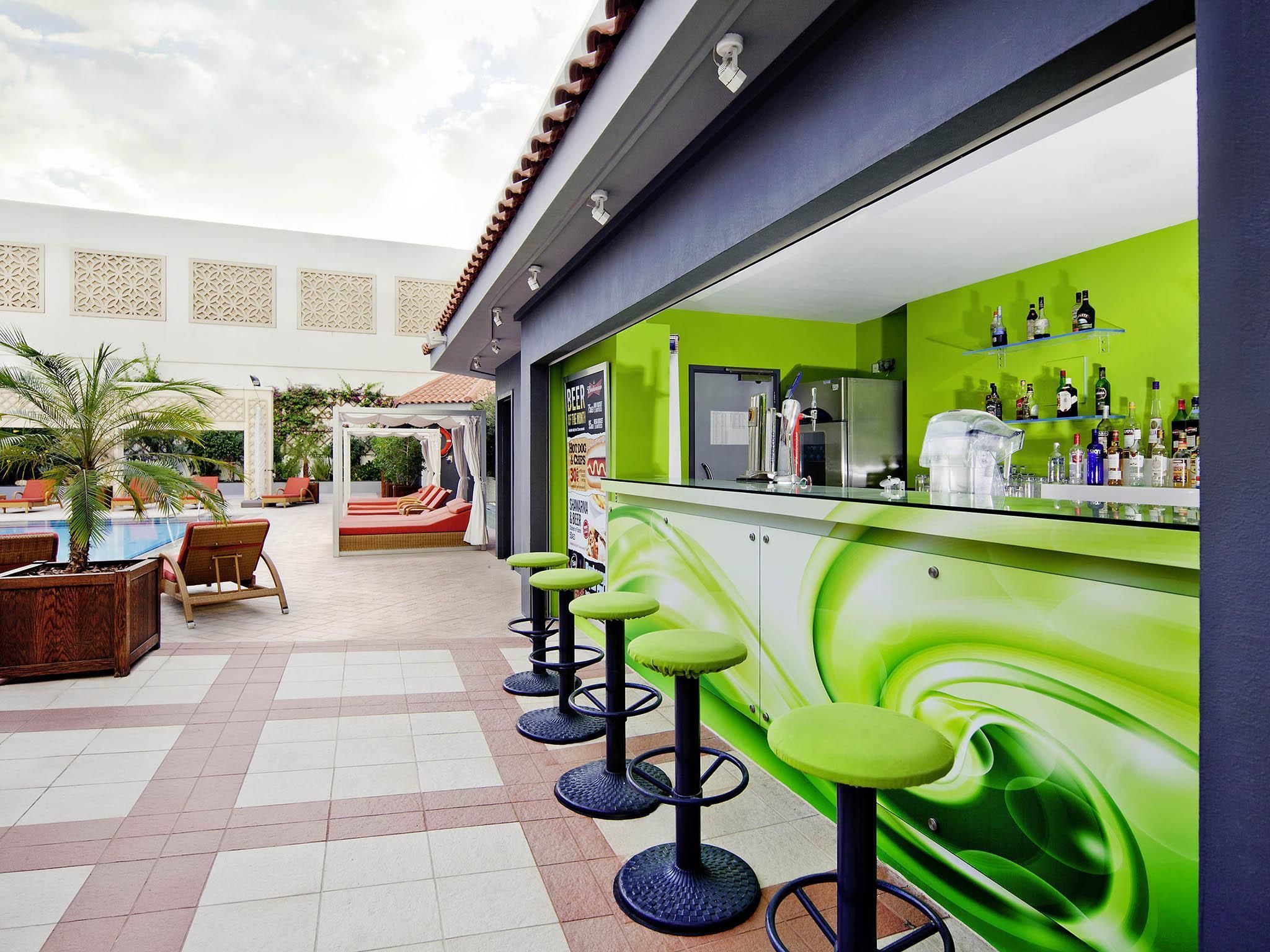 Novotel World Trade Centre Dubai - Dubai - Bar