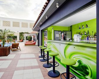 Novotel World Trade Centre Dubai - Dubai - Bar