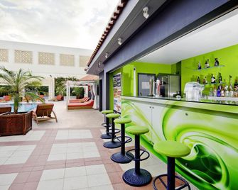 Novotel World Trade Centre Dubai - Dubai - Bar