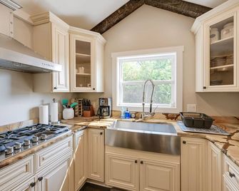 Beautiful Franklin Home w/ Bunkhouse & Hot Tub! - Franklin - Keuken