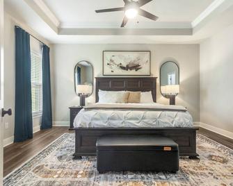 Contractor Friendly 3 Kings Pet Welcome - Lake Charles - Bedroom