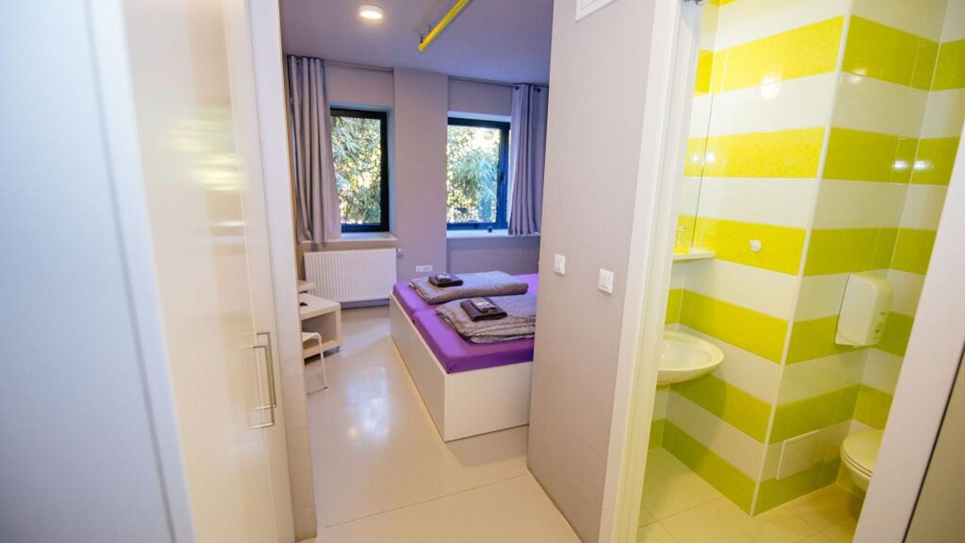 Hostel 63 - hostel