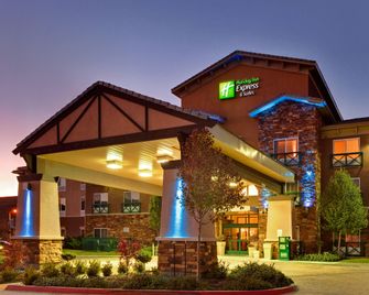 Holiday Inn Express & Suites Tehachapi Hwy 58/Mill St. By IHG - Tehachapi - Edificio