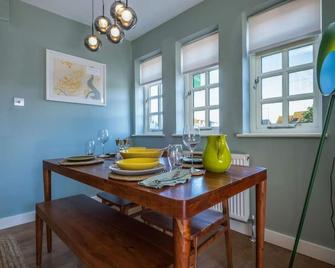 On the Strand - Rye - Comedor