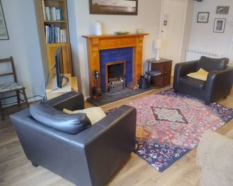 A delightful cottage near to Bamburgh and the coast, perfect for family holidays - Belford - Вітальня
