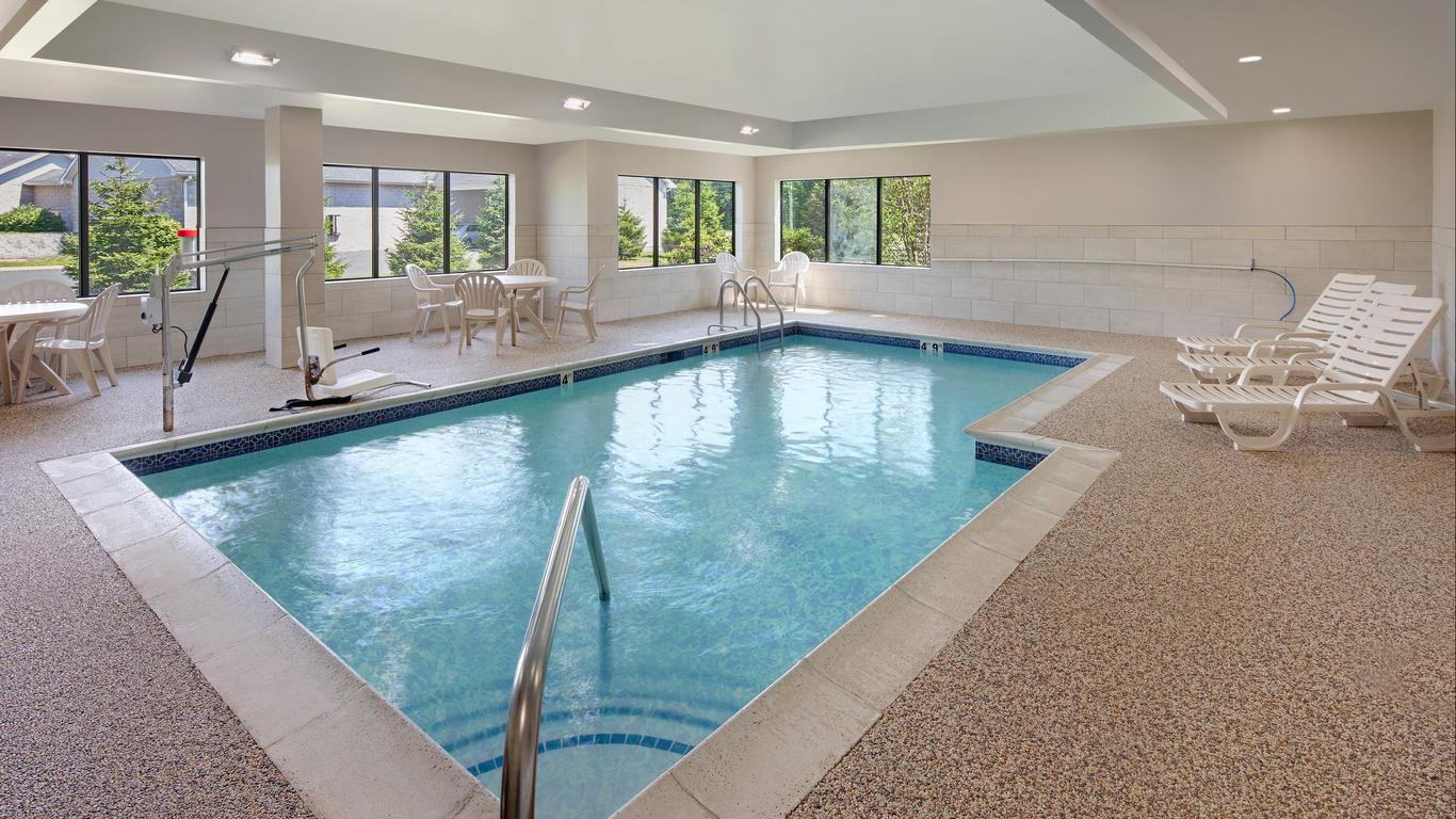 Holiday Inn Express & Suites Bradley Airport By IHG