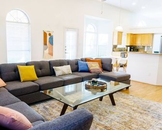 The Comfort Home | w/King Beds - Frisco - Huiskamer