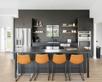 Brand New Palisade Listing - The Mesa Viewhouse! - Palisade - Kitchen