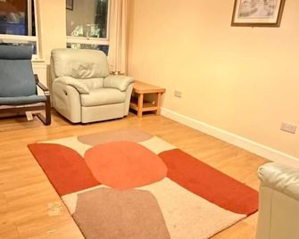 Royal Lodge Maidstone - Maidstone - Huiskamer