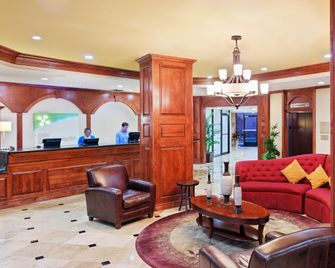 Holiday Inn Express Dallas Market Center - Dallas - Vestíbul