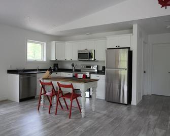 New Large Bruce Peninsula Cottage - Northern Bruce Peninsula - Kitchen