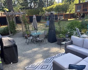 Garden-Level Suite in Quiet Colwood Neighbourhood - Victoria - Patio