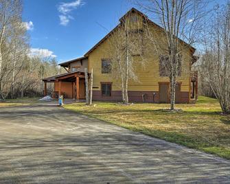 Cozy Driggs Condo with Hot Tub and Ski Shuttle Service - Driggs - Building