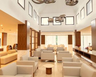 Family Selection At Grand Palladium Kantenah Resort & Spa - אקומל - טרקלין