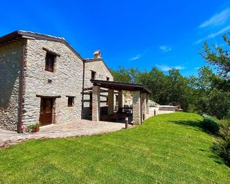 Rustic stone house with a modern touch - Civitella Casanova - Edificio