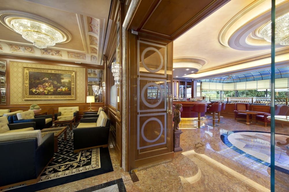 هوتل سيمبلون