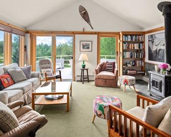 Mad Meadows Chalet - Warren - Sala de estar