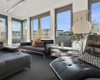 Zentrale Ferienwohnung in München 6 Schlafzimmer, 16 Gäste - Múnich - Sala de estar