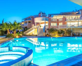 Belvedere Luxury Suites - Vasilikos - Pool