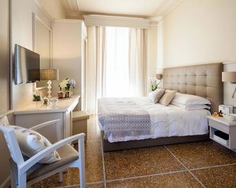 Hotel Mediterraneo - Laigueglia - Habitación