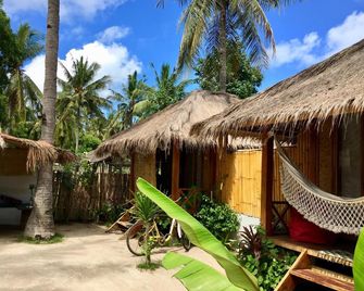 Rumah Canaria Bungalow - Pemenang - Vista esterna