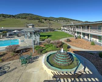 Days Inn by Wyndham Novato/San Francisco - Novato - Budova