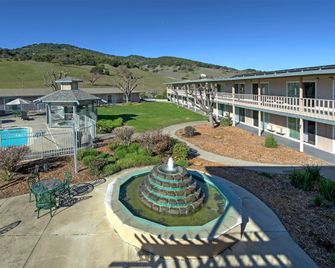 Days Inn by Wyndham Novato/San Francisco - Novato - Будівля
