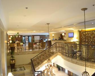 Sheraton Al Khalidiya Hotel - Abu Dhabi - Lobi