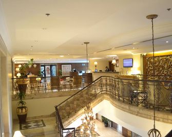 Sheraton Al Khalidiya Hotel - אבו דאבי - לובי