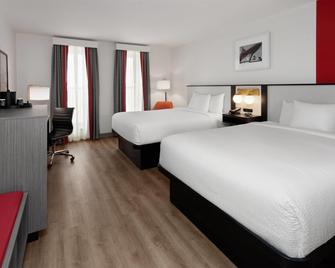 Ramada by Wyndham Milwaukee - מילווקי - חדר שינה