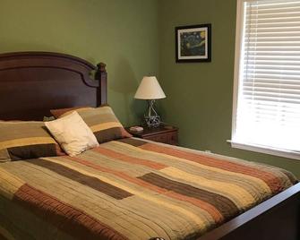 Lake Hatrwell - Anderson, SC. Short drive to Clemson. - Anderson - Bedroom