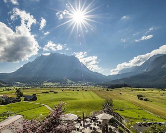 Hotel Hubertushof - Lermoos - Außenansicht