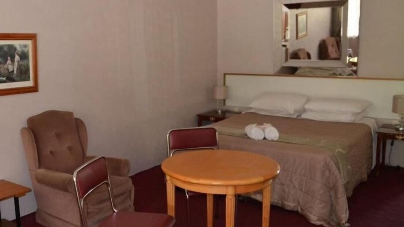 Beerwah Glasshouse Motel