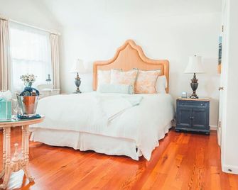 Escape to Wine Country in your independant Cottage in Downtown Calistoga - Calistoga - Bedroom