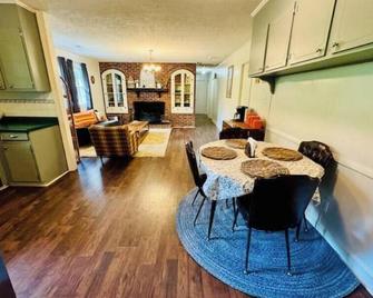 Shelby’s Hideaway - Shelby