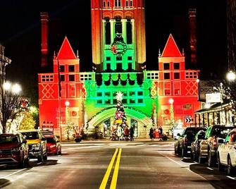 Bourbon Belle of Bardstown - Bardstown - Building