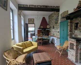 Maison de famille entre mer & collines - Charme, citronniers et tranquillité - accès marche et sentier 3 min - Menton - Sala de estar