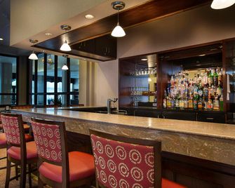 DoubleTree by Hilton Charlotte Airport - Charlotte - Bar